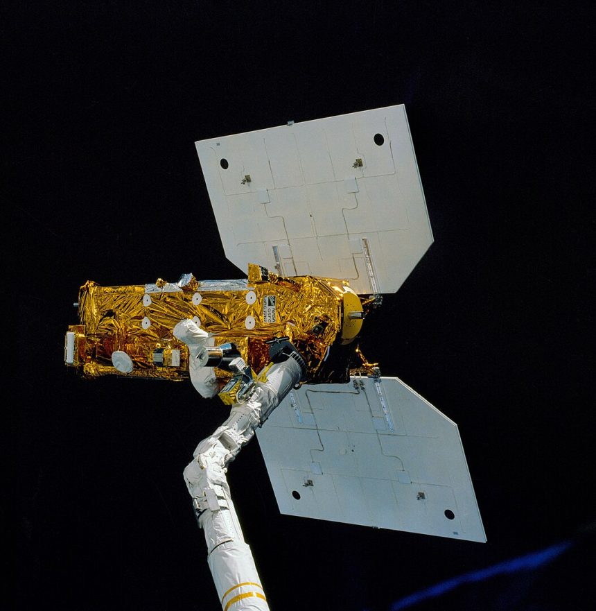 1054px Earth Radiation Budget Satellite