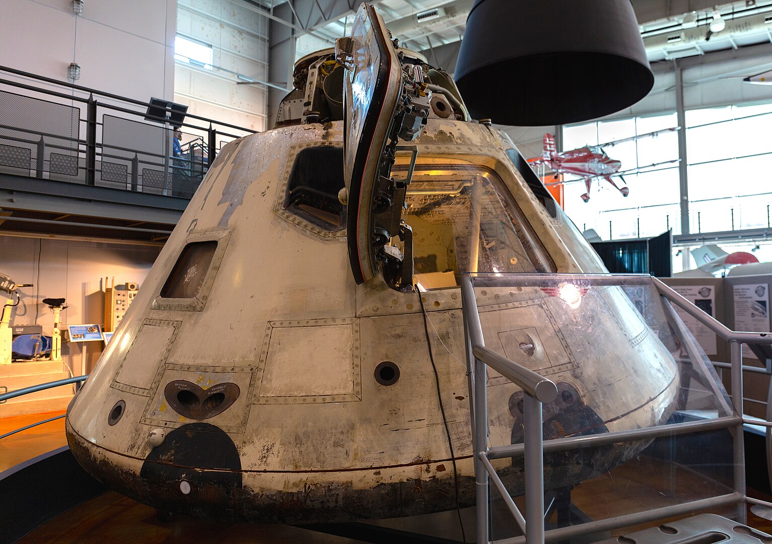 1533px Apollo 7 Command Module Museum