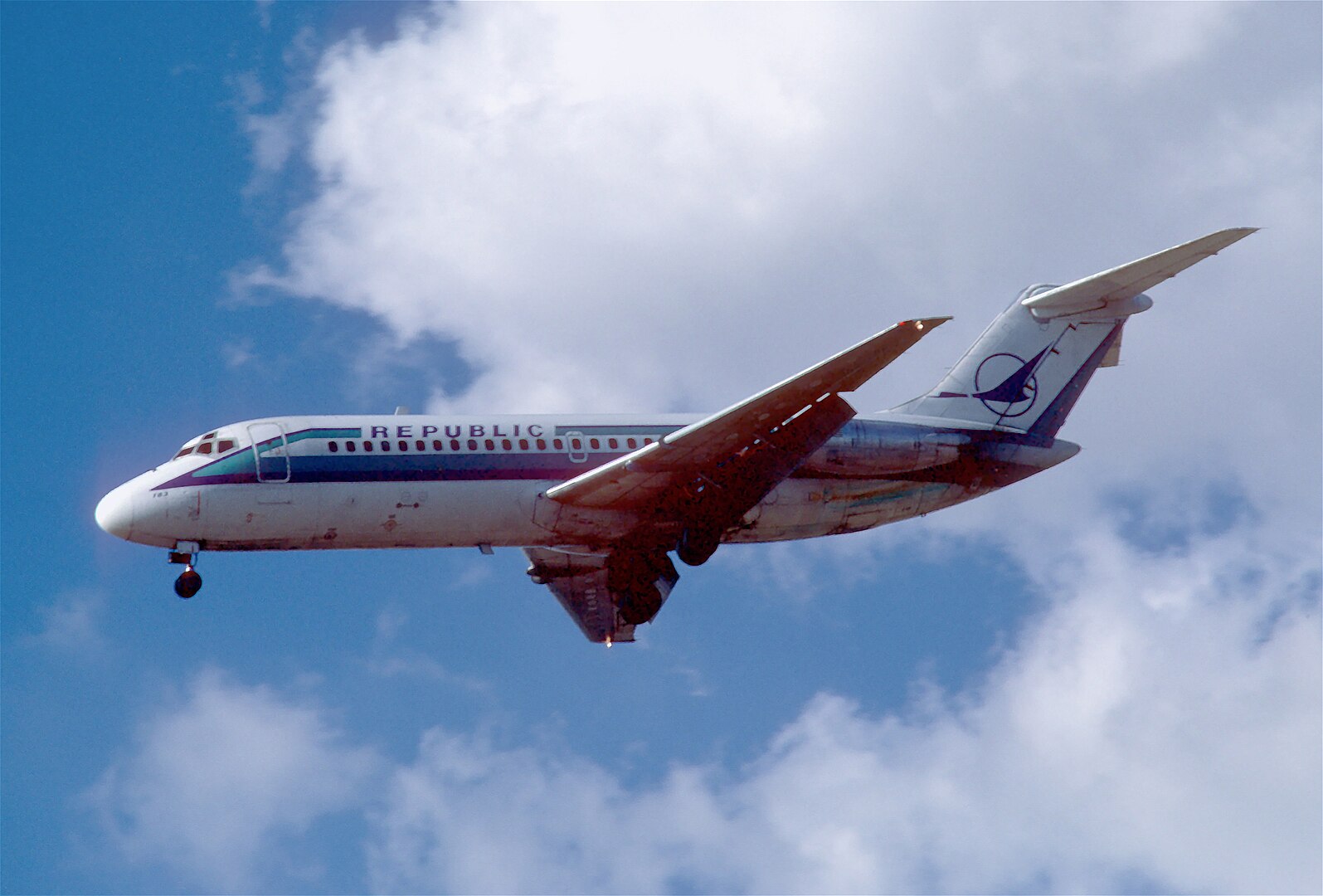 1595px Republic Airlines DC 9 14 N8906E August 1984 BUL 5553207548