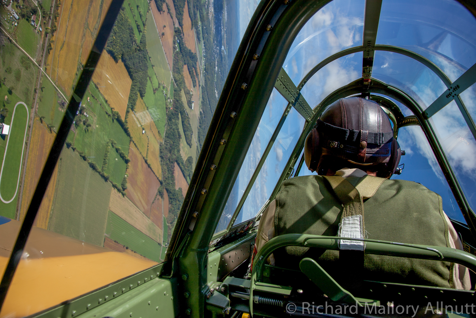 The inside view from the Kittyhawk as we break for landing... (photo by Richard Mallory Allnutt)