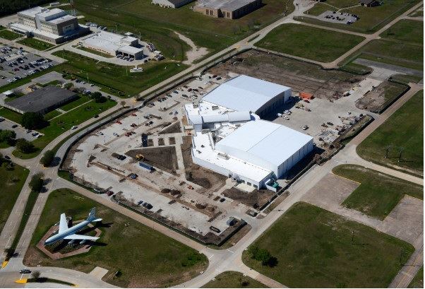 An aerial view of the new facility. The large aircraft on the plinth at the bottom left is a NASA-operated KC-135 which used to serve as the "Vomit Comet" for weightless simulation in the astronaut program. (photo via LSFM)