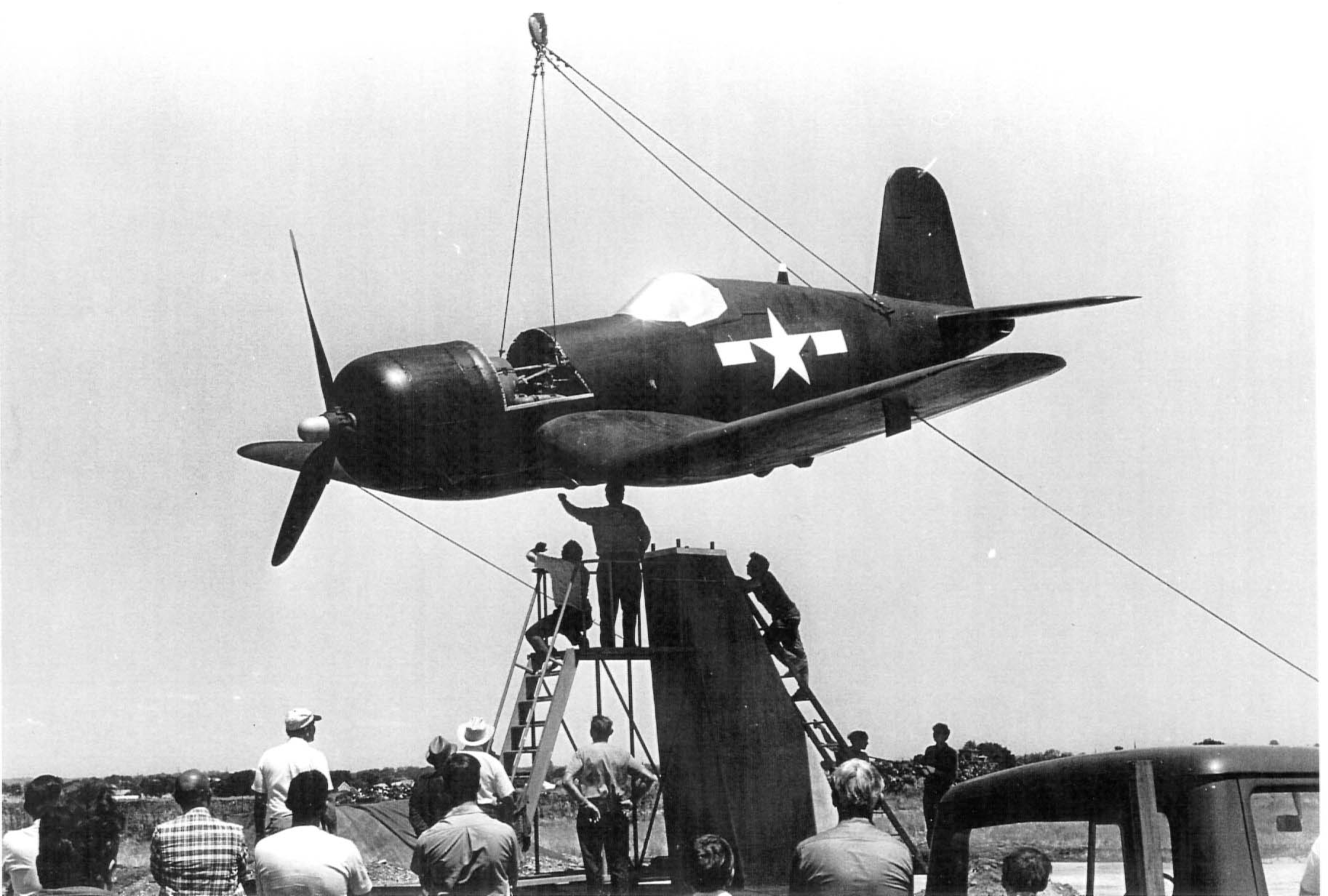 1 CorsairLift1971.CASC