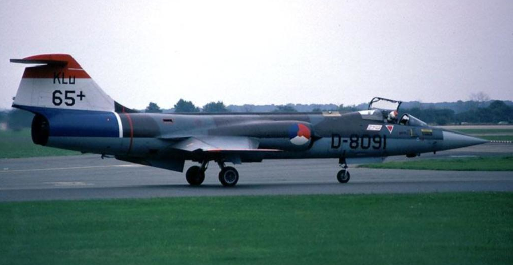 Hans Van Der Werff in his F-104G at the 65th anniversary commemoration of the founding of the Royal Netherlands Air Force in 1978. (Image Credit: 916-Starfighter.de)