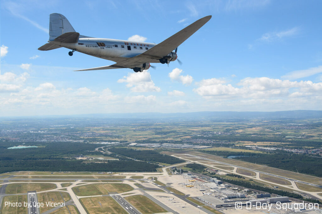 Western Airlines flying over Frankfurt International. Photo by Ugo Vicenzi