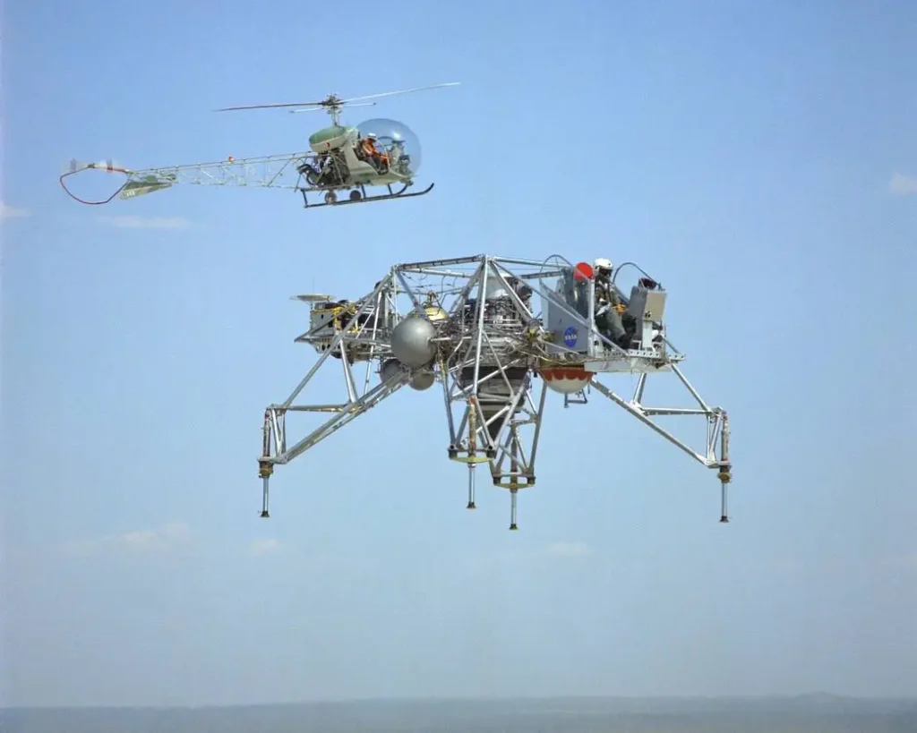 Flight Test Files: Bell 47 - The Chase Aircraft that Aided the Apollo Program 16 328100main EC65 0649 full