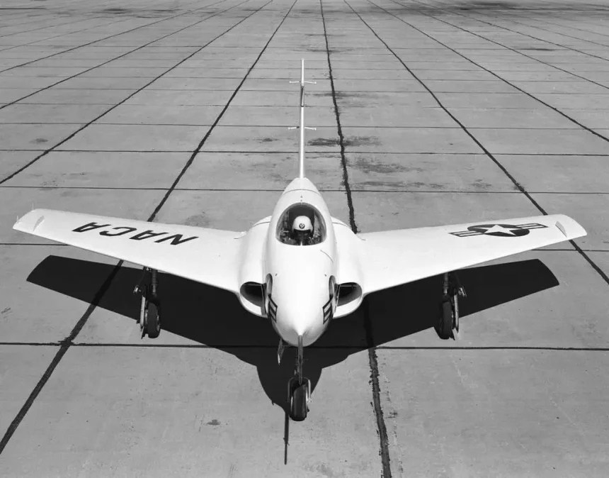 In this 1950 straight-on view of the NACA High-Speed Flight Research Station’s (now NASA’s Armstrong Flight Research Center’s) X-4 Bantam research aircraft, the horizontal tailless design is quite evident.