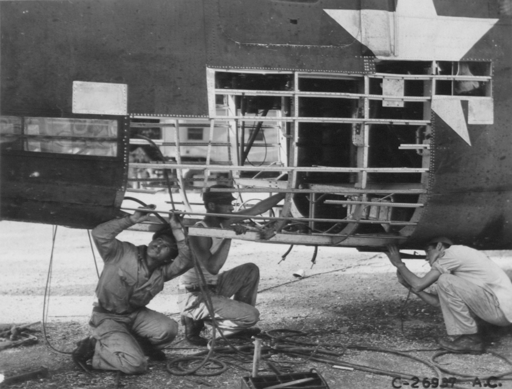 Keeping Santo Flying: The 29th Air Service Group on Espiritu Santo 18 342 FH 001429