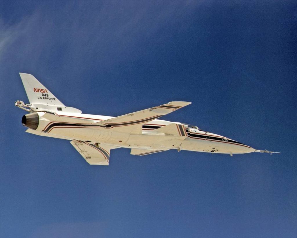 Flight Test Files: Grumman X-29 - Harnessing the Strength of Aero Tailored Composites 18 344122main EC89 0127 004 full