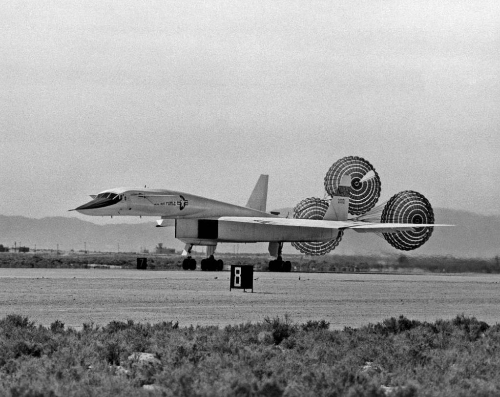 Flight Test Files: XB-70 Valkyrie – Riding the Shockwave at Mach 3 17 359392main ED97 44244 3 full