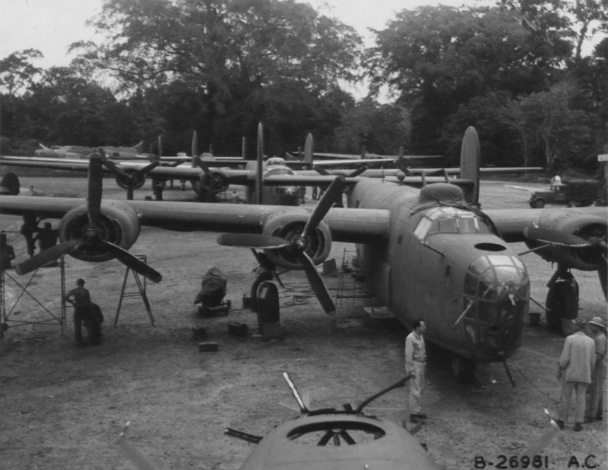 42 40xxx B 24D Liberators 13AF 5BG72BS maintenance at Funafuti Ellice Isls Jan 1944 01