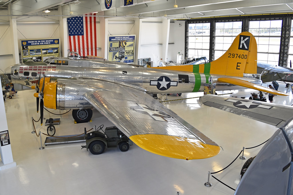 Squadron Histories: The 708th Bomb Squadron and the Eighth Air Force's War Over Europe 14 44 83563 displayed as 42 97400 fuddy duddy
