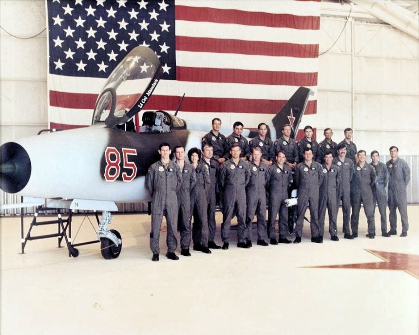 4477th test and evaluation squadron mig 21 red 85