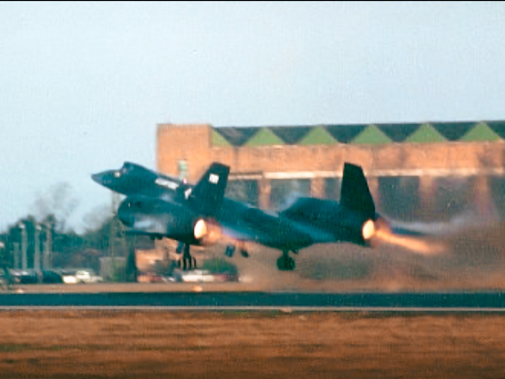 50 years later sr 71 blackbird veterans return to raf mildenhall 2106