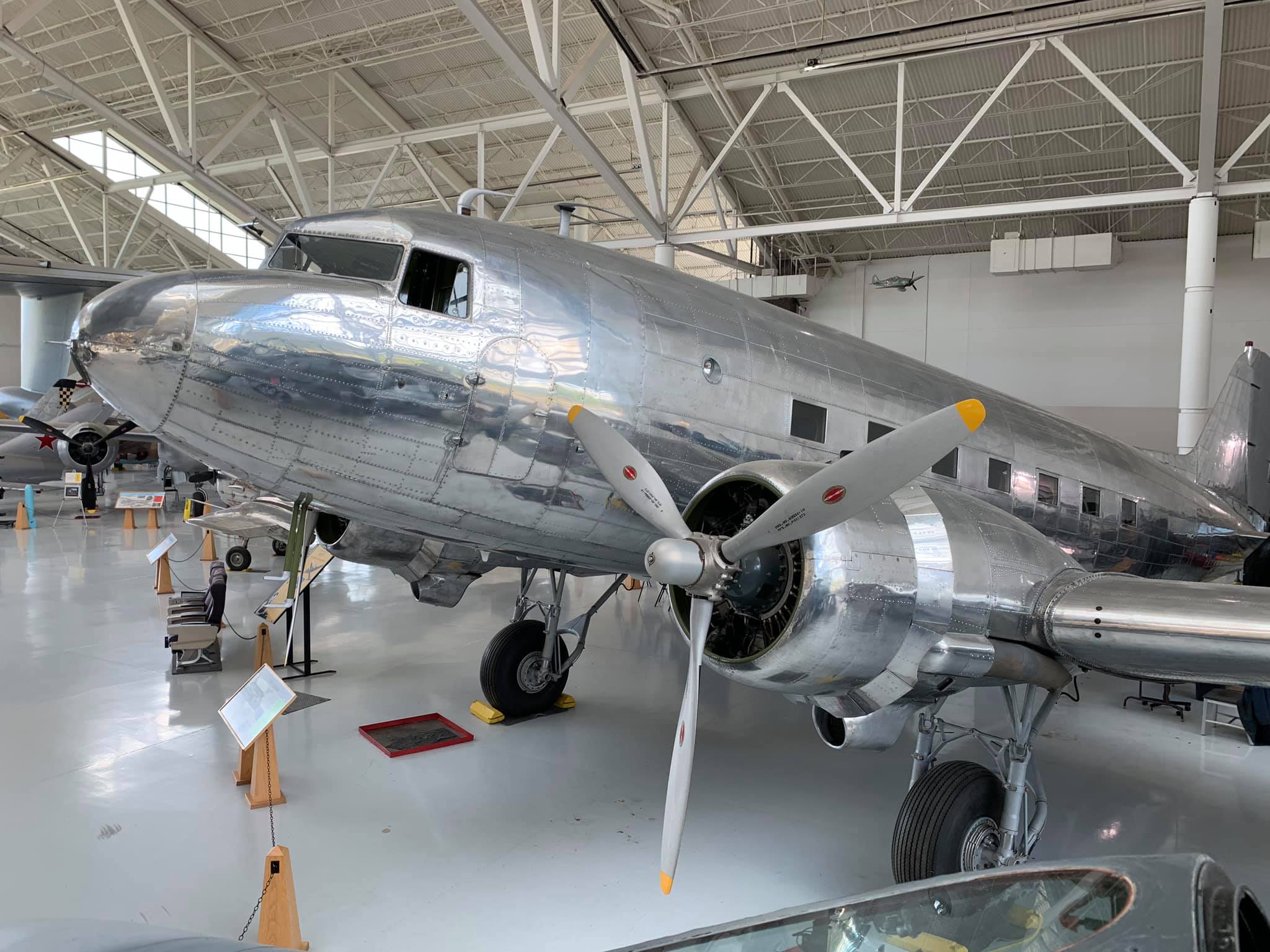 Randy's Vintage Profiles: Douglas DC-3 Mainliner 