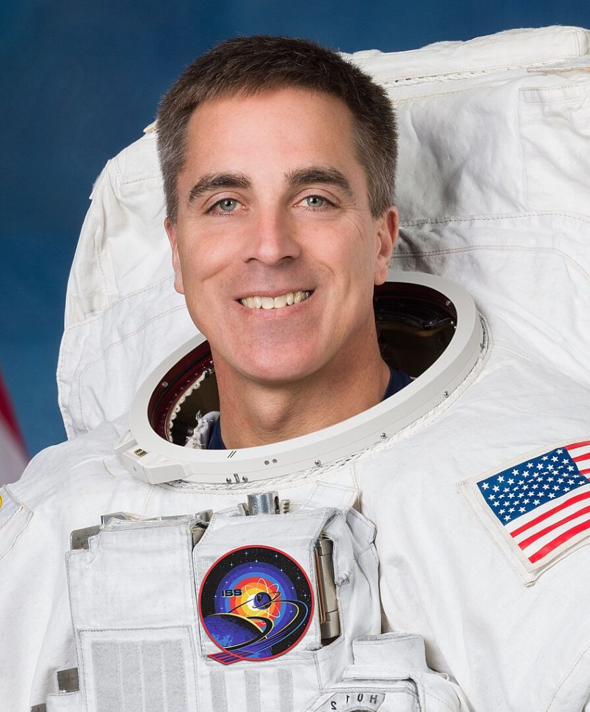 895px Chris Cassidy Official NASA Astronaut Portrait in EMU cropped