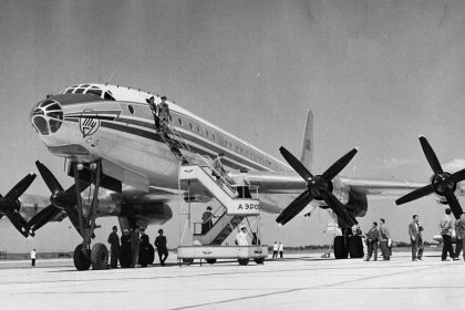 A Tupolev Tu 114 at Paris Le Bourget after a flight from Budapest Hungary 5 June 1959. Magyar Hírek folyóirat Wikipedia