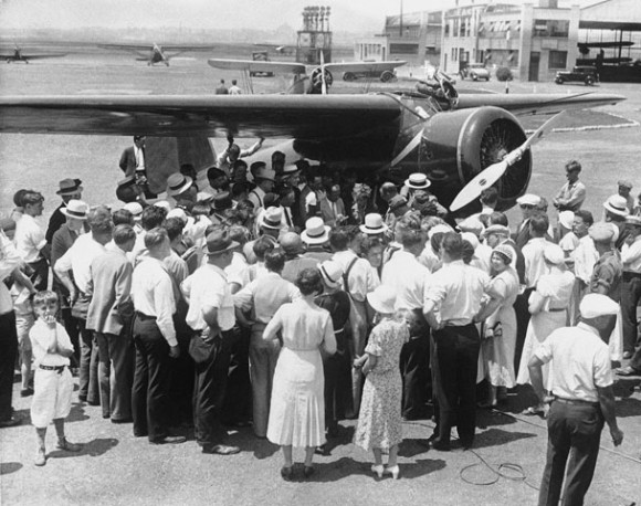 A small crowd gathers around Amelia Earhart and her Lockheed Model 5B Vega at Newark Municipal Airport 25 August 1932