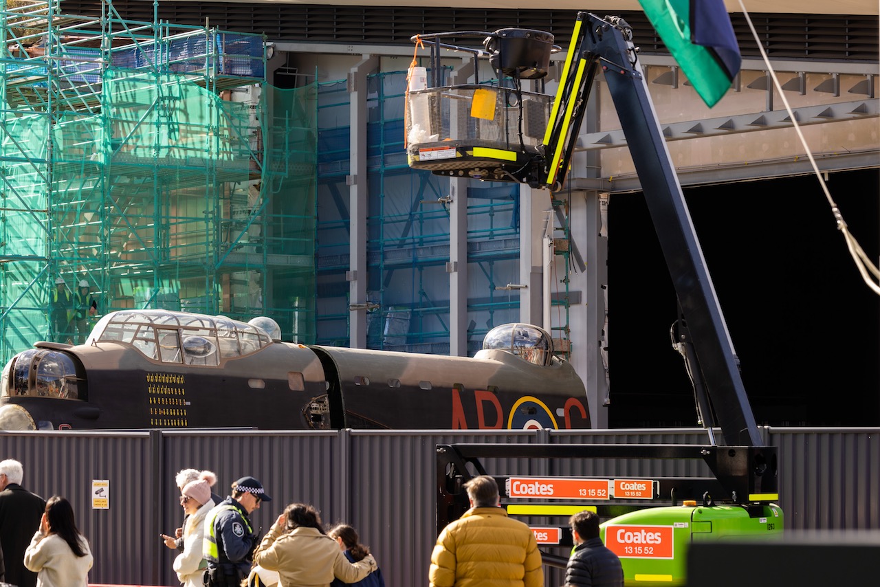 AWM25.PR .101.016A9481