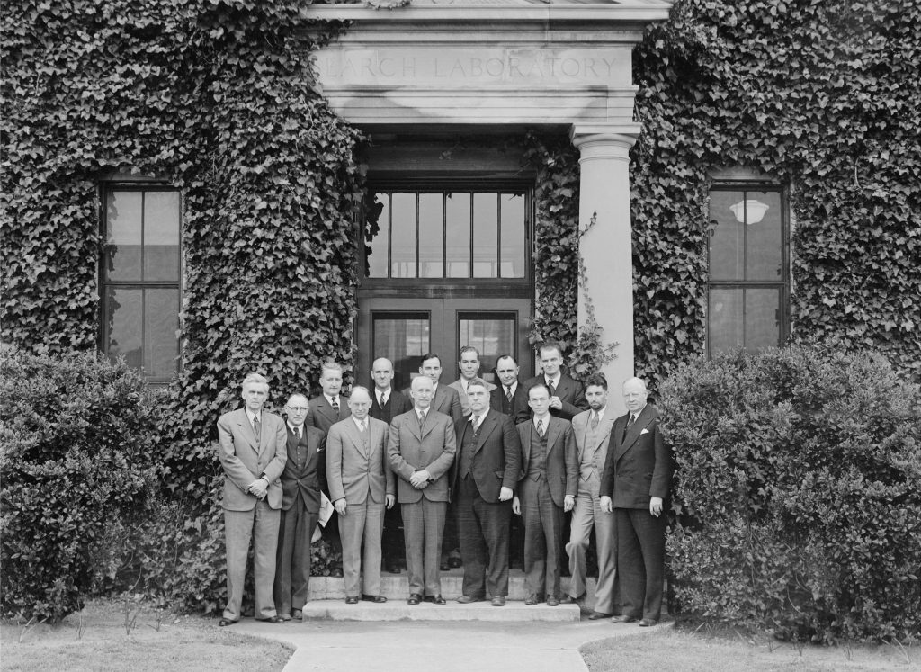 Pioneers of Aeronautical Engineering: Eastman Jacobs - The Man Behind the Wing Tunnels 10 A group of VIPs including Orville Wright EL 2002 00555