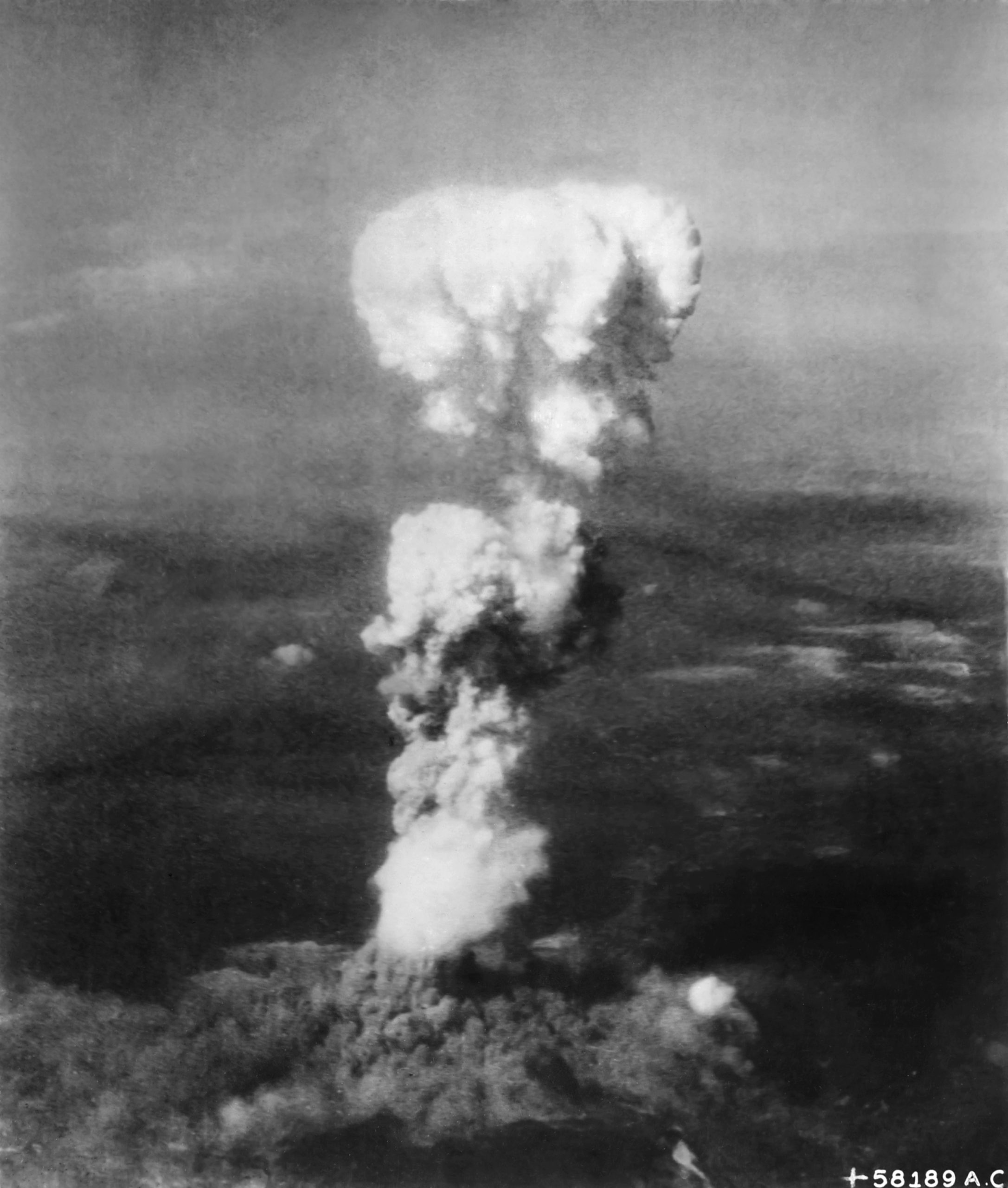 Atomic cloud over Hiroshima NARA 542192 Edit scaled