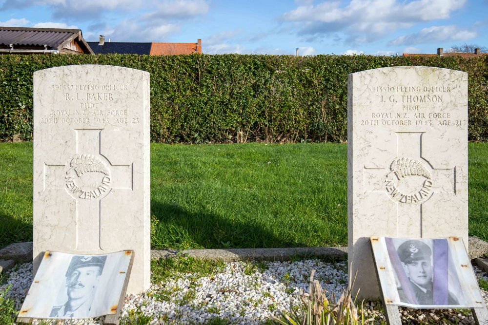 The graves of Ronald Baker and John Thomson, which inspired the creation of the memorial. [Photo via Lieven Vandecaveye]