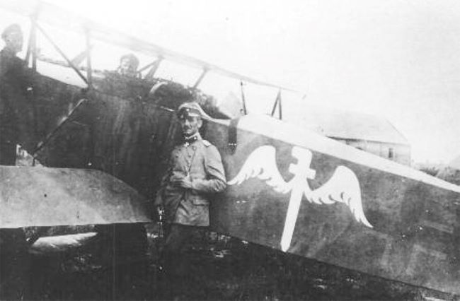 Berthold with his Fokker D.VII Wikimedia Commons 1