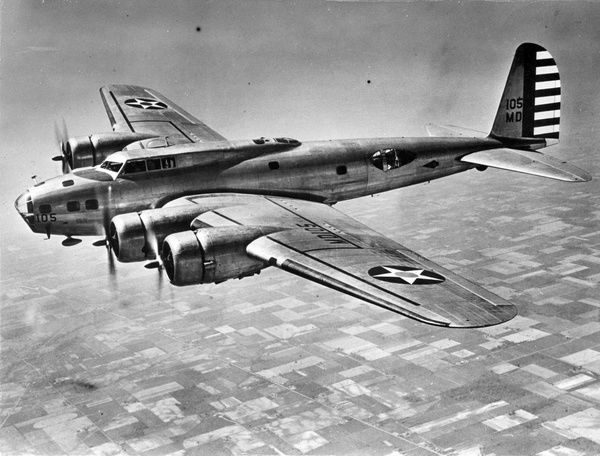 Boeing B 17C Flying Fortress in flight