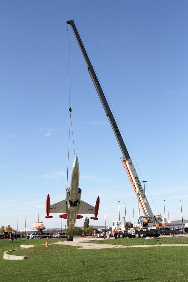 canadian-warplane-heritage-museum-cf-104-crane