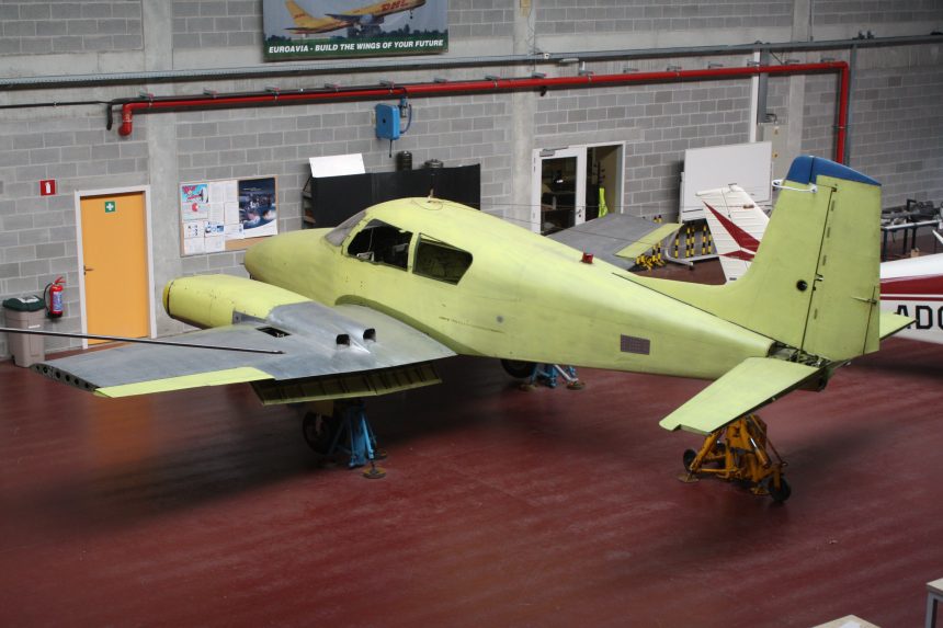 Cessna 310B OO SEI VLOC13 03 2014 Photo Guy Visele