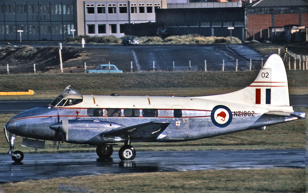 DH.104 Devon NZ1802 RNZAF 42 Sqn WELL 21.04.71 edited 2