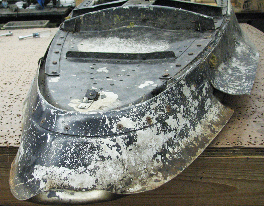 The damaged and corroded right-hand canopy frame. (photo via Tom Reilly)