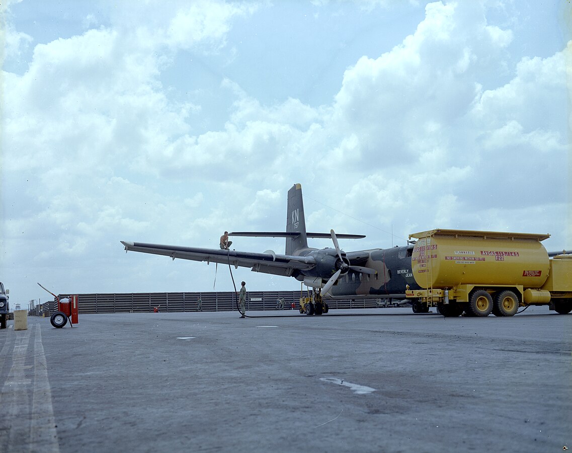 De Havilland Canada C 7B Caribou of the 537th TAS USAF is fueled at Pleiku Air Base Vietnam in April 1970 Wikimedia Commons