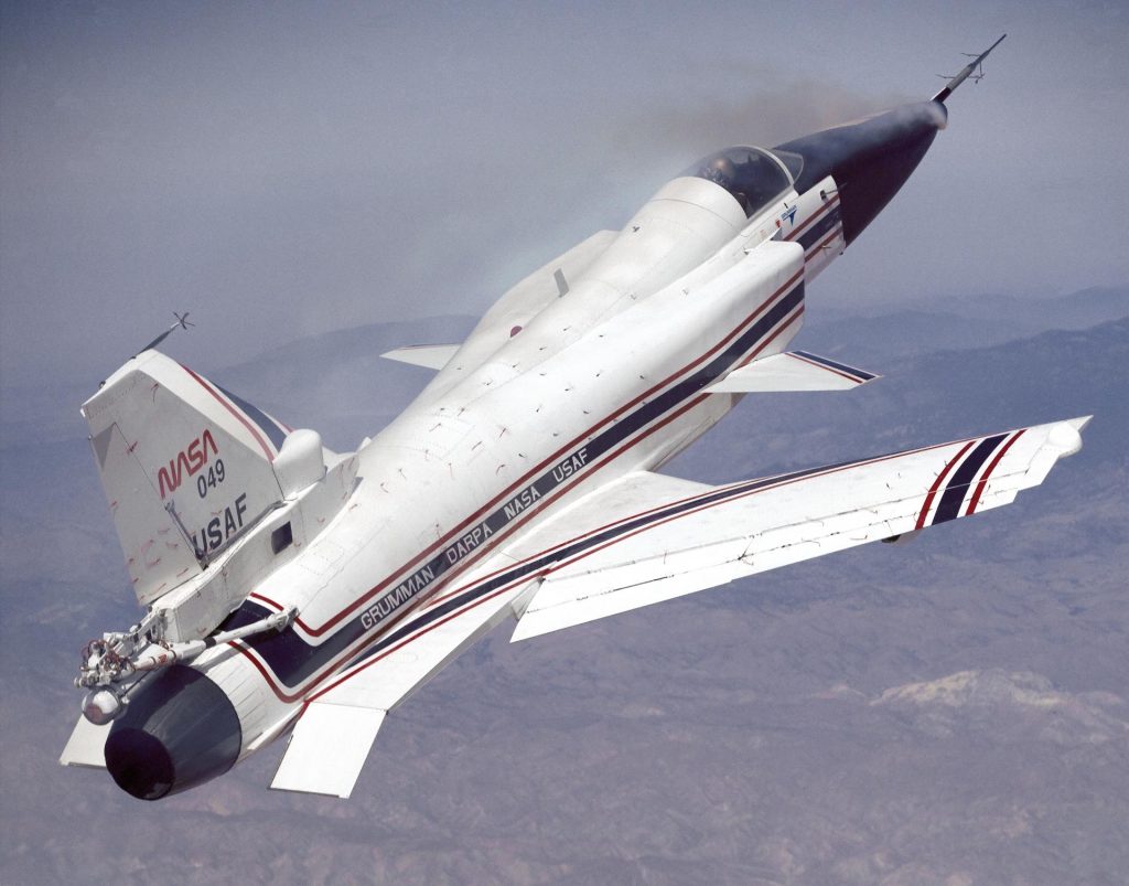 Flight Test Files: Grumman X-29 - Harnessing the Strength of Aero Tailored Composites 17 EC91 491 07large
