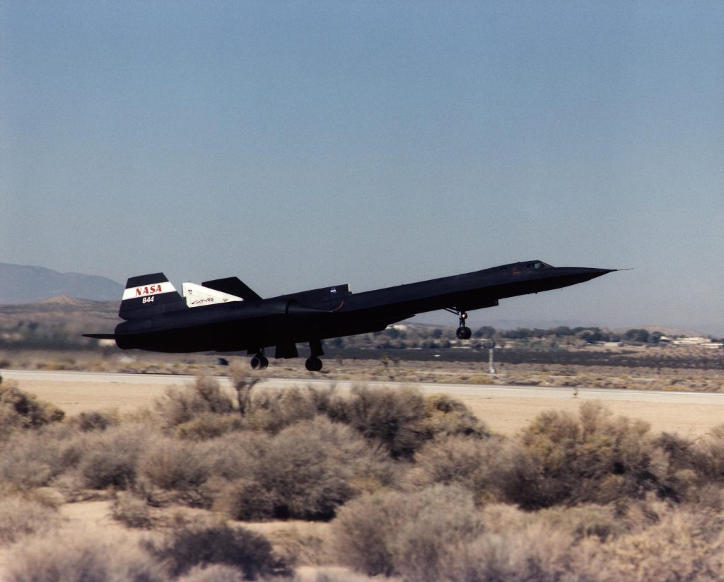 Flight Test Files: Lockheed SR-71 Blackbird - Managing the Expansion of the Titanium Skin 13 EC97 44295 29large