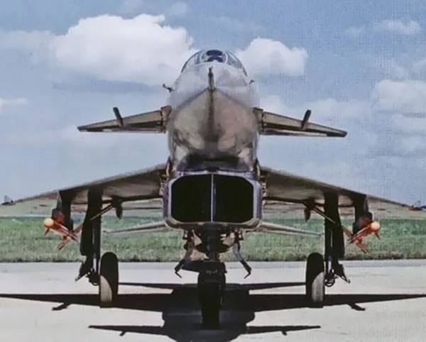 Grounded Dreams of a Mach 2 Future: The Mikoyan-Gurevich Ye-8 Chronicles 16 Eksperimentalnyj istrebitel E 8 2. 600x482 1