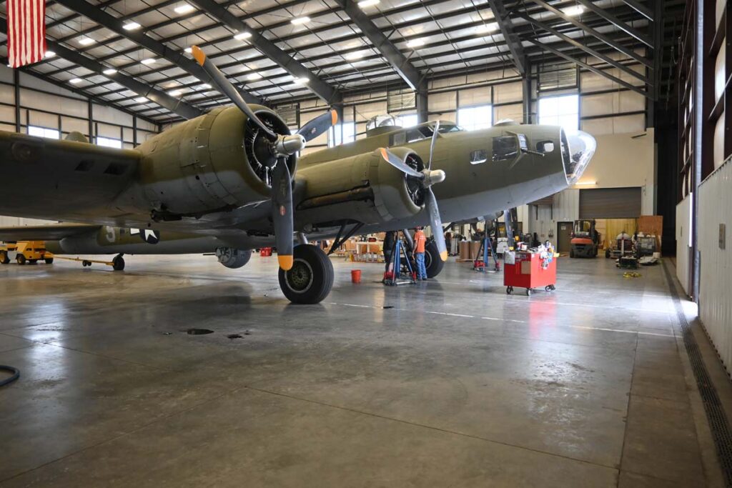 Scott Thompson's B-17 Updates From The Warbird Shop 18 Erickson Aircraft Collection B 17G 44 8543 N3701G