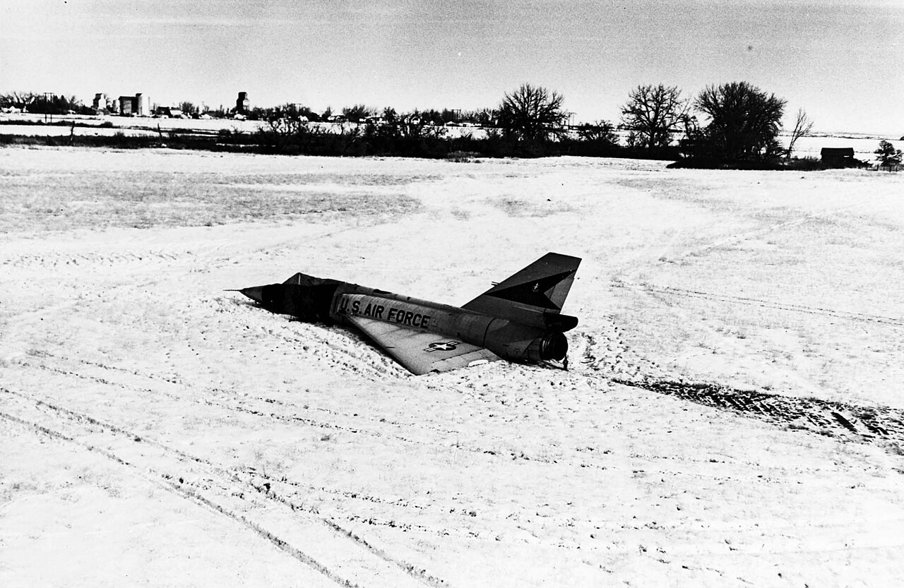 F 106 unmanned landing