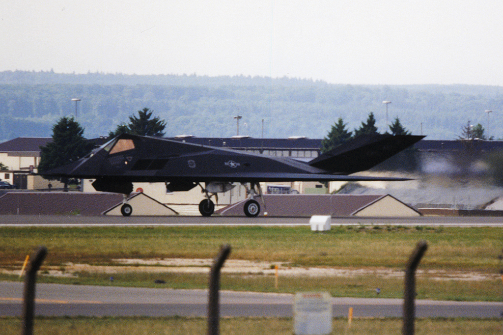 F 117A USAF 82 0819 Raven Beauty