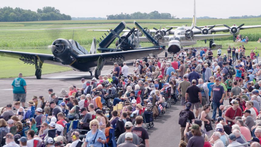 Fagen Fighters Curtiss SB2C 5 Helldiver with a total crowd estimate of 6500 7000