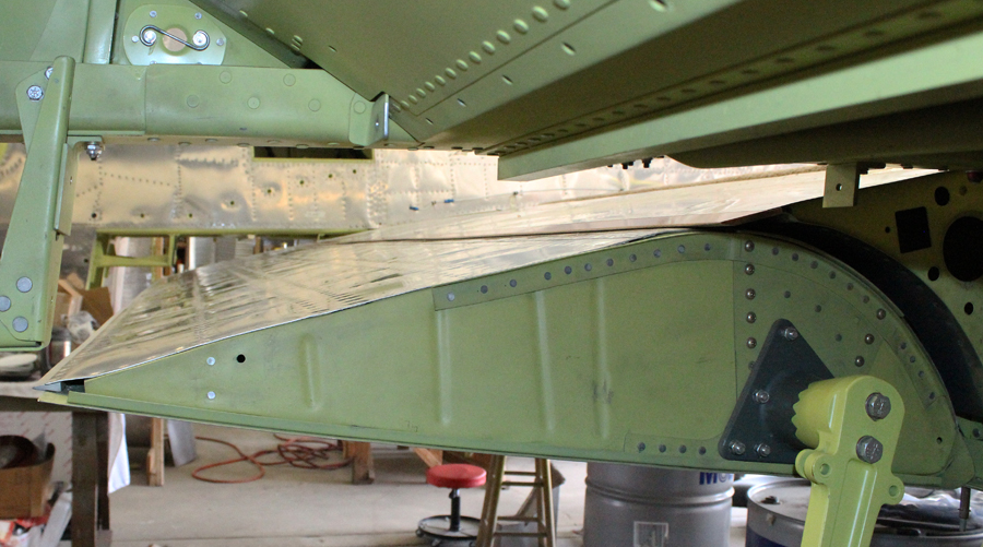 A side-view showing the phenolic rub strip mounted on the wing flap. (photo via Tom Reilly)