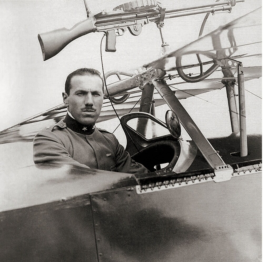 Francesco Baracca: The Italian WWI Ace Who Gave Ferrari Its Horse 15 Francesco Baracca a repülőgépében