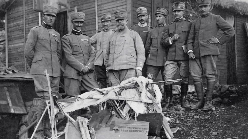 Francesco Baracca: The Italian WWI Ace Who Gave Ferrari Its Horse 12 Francesco Baracca e Folco Ruffo di Calabria fotografati da Attilio Prevost Sr