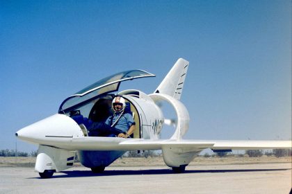 The Rohr 2-175 compact delta wing reflects its garage-fit design philosophy, prioritizing span efficiency and structural simplicity.