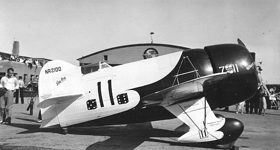 Granville Brothers Gee Bee R-1 モデル Granville Brothers R-1 'Gee Bee' | Planes of Fame Air Museum