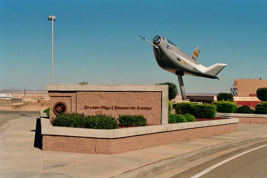 Flight Test Files: Northrop HL-10 - Solving the Aerodynamics of Reentry 18 HL 10 Dryden