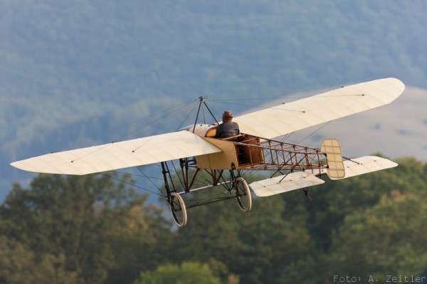 The flights of the Blériot Monoplane, which comes all the way from Sweden have become something of a tradition at the Hahnweide Oldtimer Fliegertreffen. (Image Credit: Andreas Zeitler)