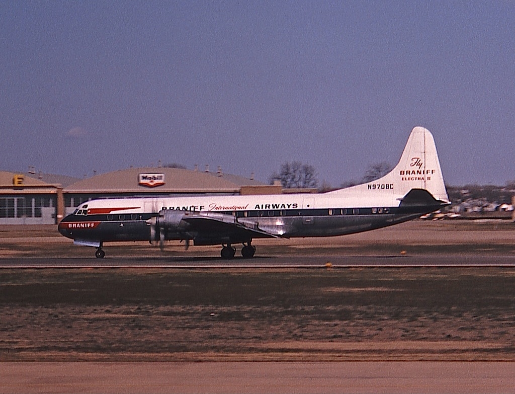 Lockheed L 188 Electra Braniff International Airways JP6982155