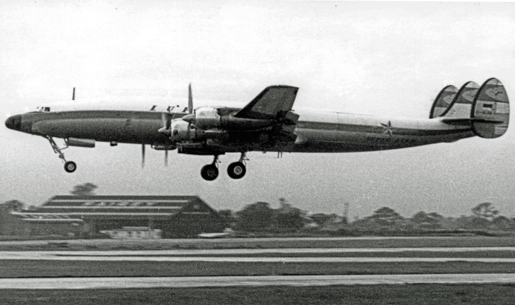 Lockheed L1649A Starliner D ALAN LH RWY 05.08.61 edited 2