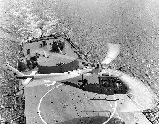 Grounded Dreams: Lockheed XH-51 - The Rigid-Rotor Masterpiece of the 1960s 13 Lockheed XH 51A landing aboard USS Ozbourn DD 846 circa in 1963 4561400925
