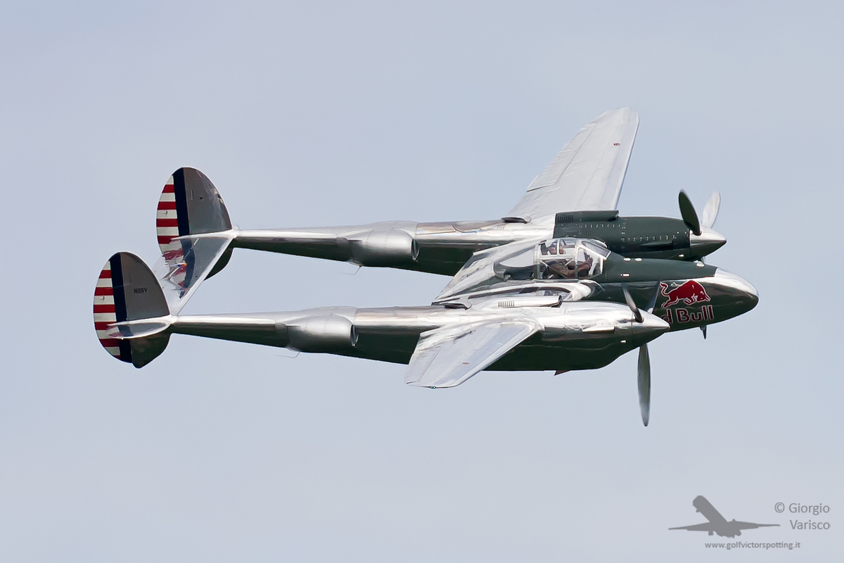 The Red Bull  P-38 Lightning shown here was also joined by their B-25 Mitchell and F4U-4 Corsair. (photo by Giorgio Varisco)